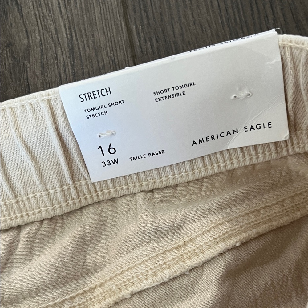 American Eagle Tomgirl Stretch Shorts in a cream NWT - Picture 2 of 10